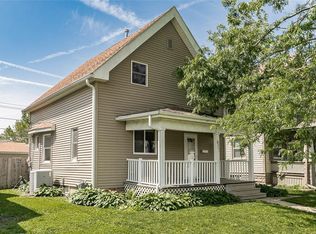 827 F Ave NW, Cedar Rapids, IA 52405