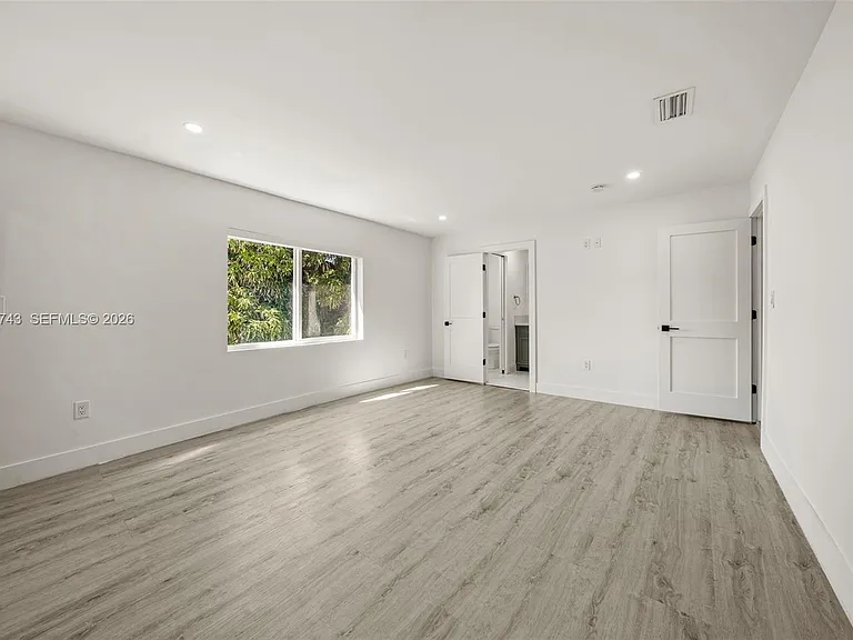 Royal Palm Ave — Photo 20
