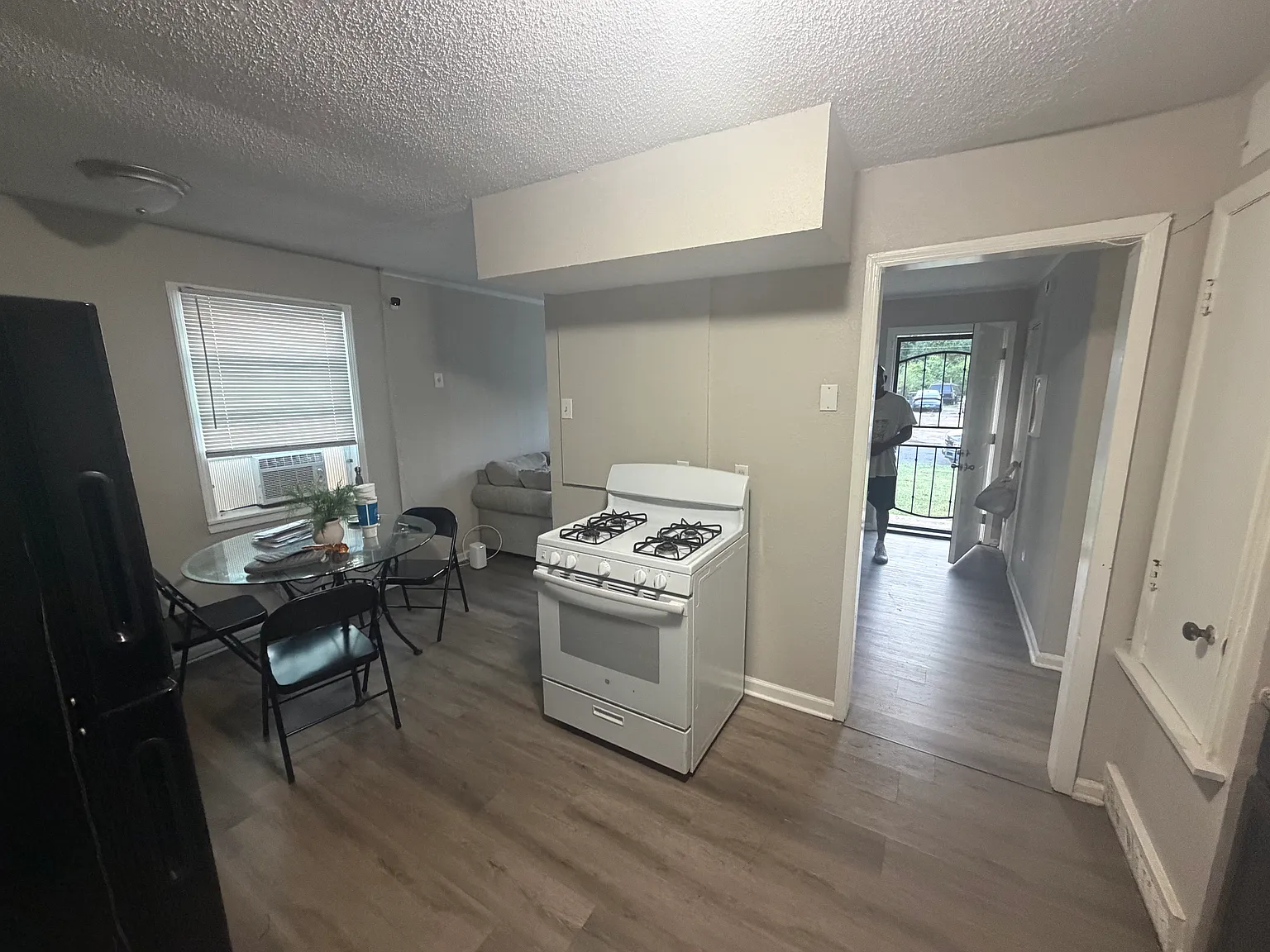 3 bed, 854 sqft, $800 — Photo 4