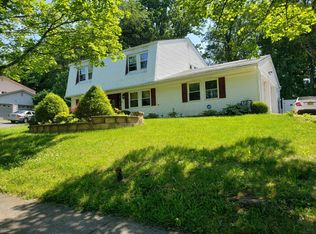 27 Bonnie Ct, Spring Valley, NY 10977