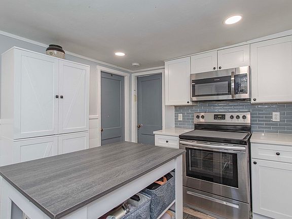 5th image of 21 Bisbee St
