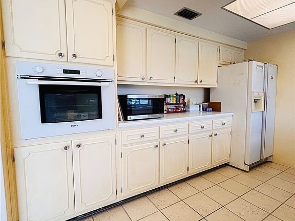 5th image of 406 Leeland Heights Blvd E