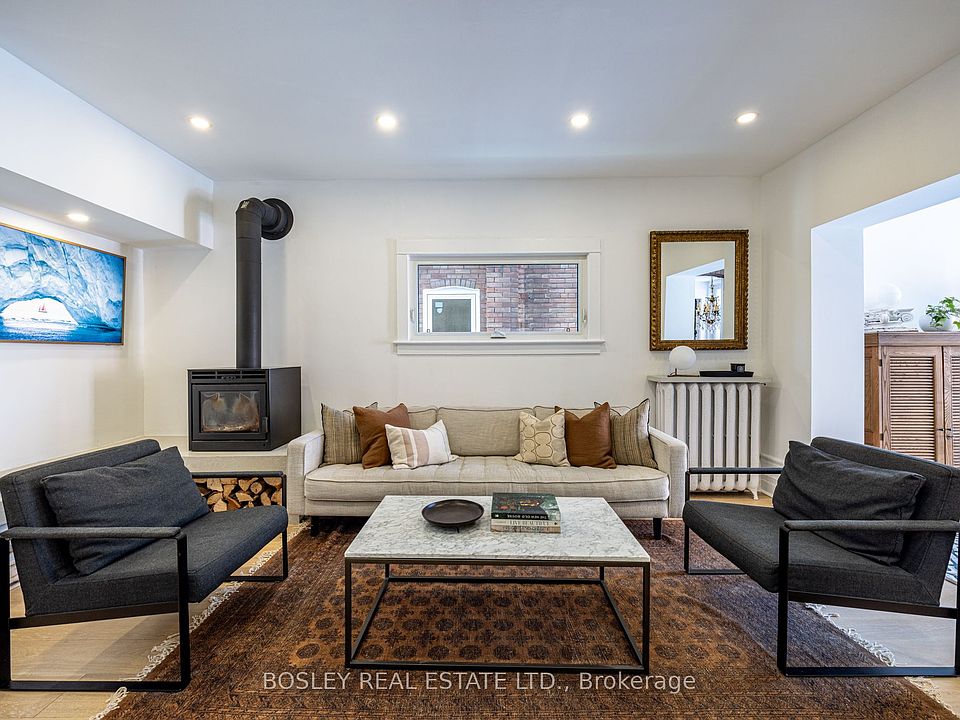 1st image of 110 Grenadier Rd