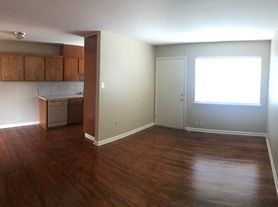 Arsenal Park Apartments, Standard