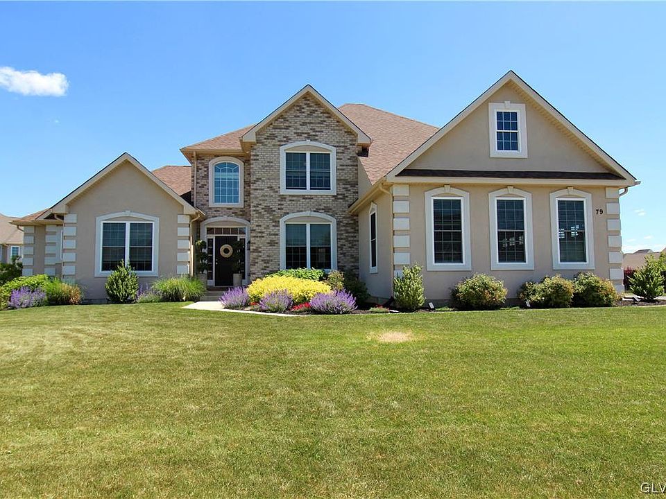 1st image of 79 Surrey Dr