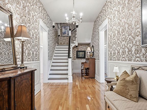 4th image of 300 E McCullough Blvd