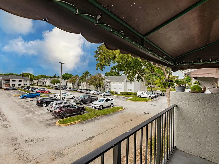 1153 Lake Victoria Dr #H — Photo 17