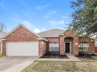 216 Quail Meadows Ln, Arlington, TX 76002
