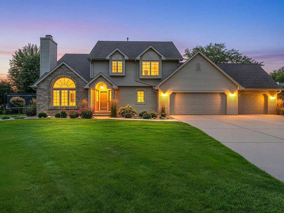 1st image of 856 Atlantis Ct