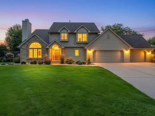 856 Atlantis Ct, Green Bay, WI 54313