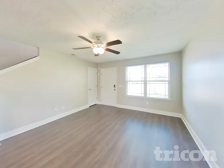 642 Berry Cir — Photo 3