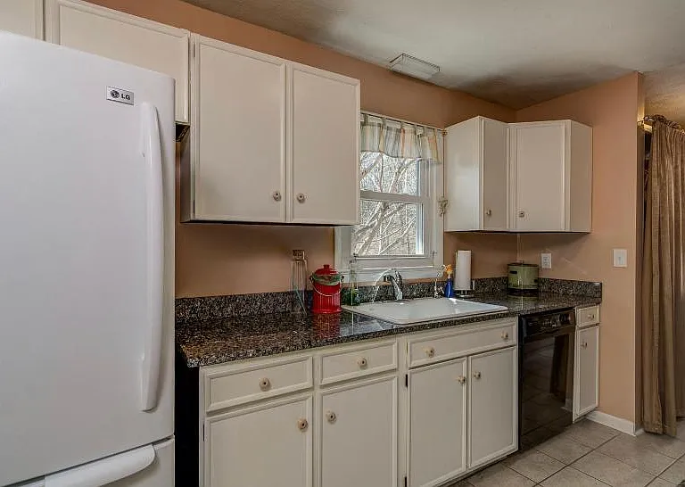 108 Jeanie Ave — Photo 10