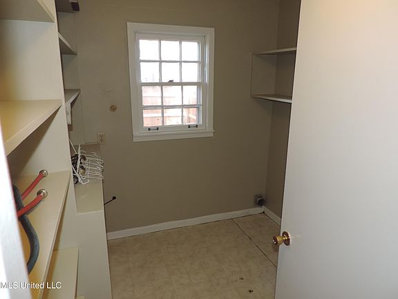5th image of 1433 Bennington Dr