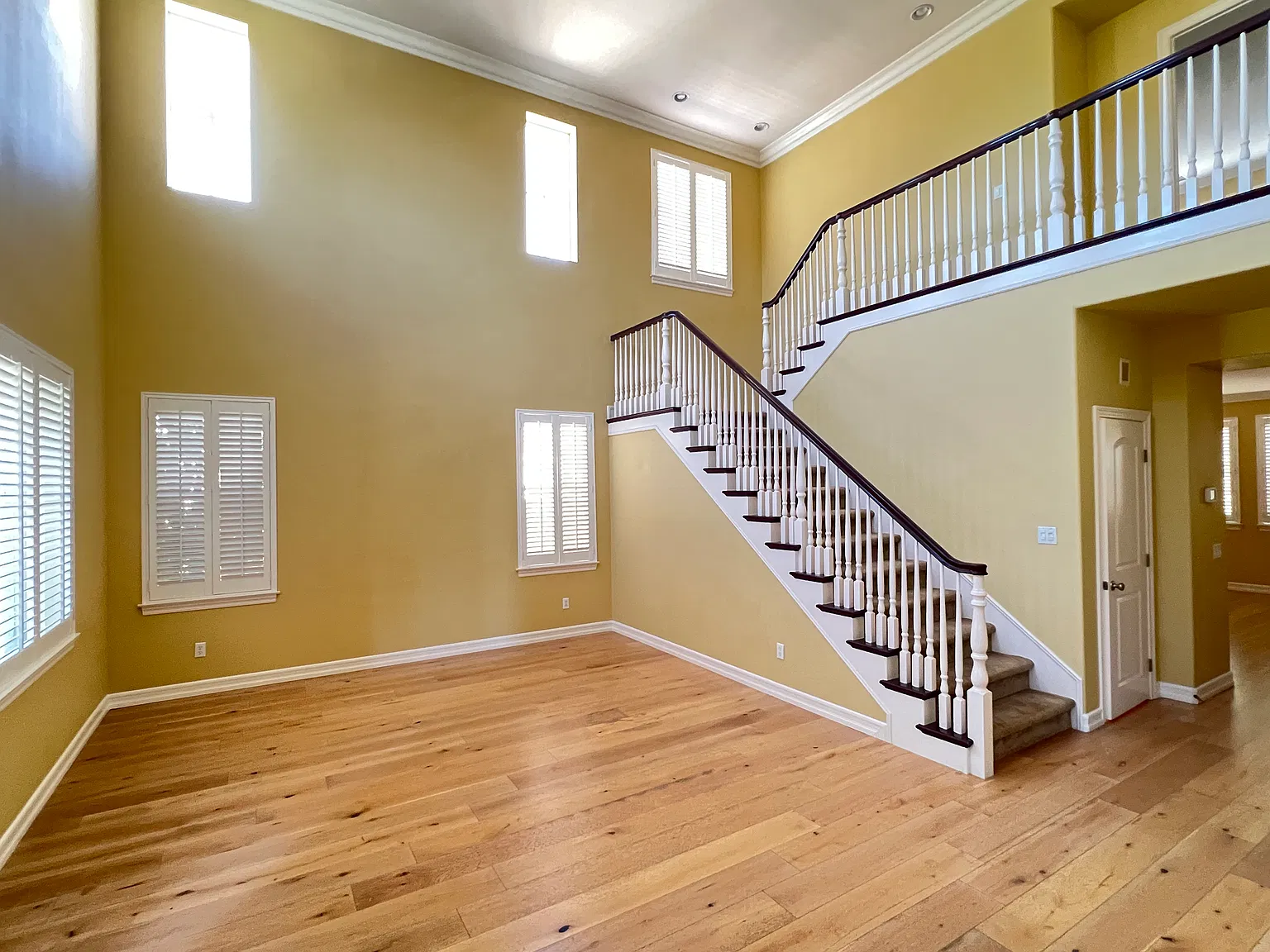 5 bed, 4.5 bath, 3733 sqft, $4,190 — Photo 4