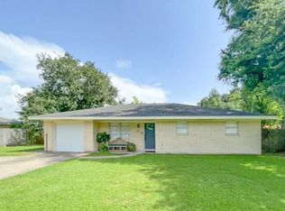 611 Carolyn St, Winnie, TX 77665