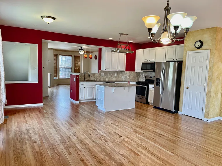 7218 Black Creek Ln — Photo 2