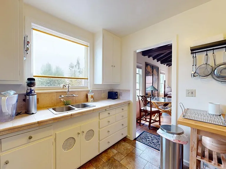 2433 McKinley Ave #A — Photo 6
