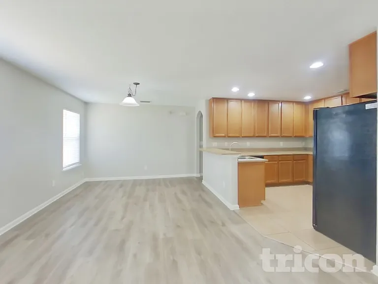 656 Sunny Stroll Dr — Photo 4