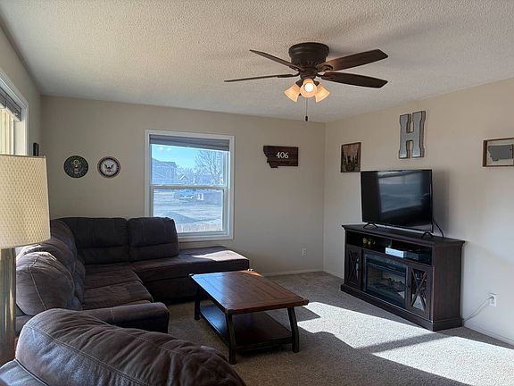 3rd image of 907 6th St SW