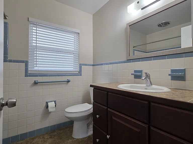 2031 Harding St — Photo 12