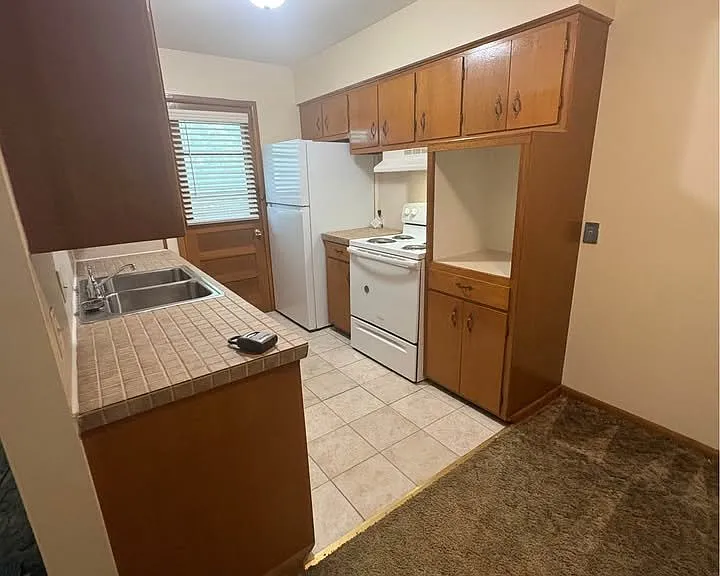 1258 E Elm St #13 — Photo 6