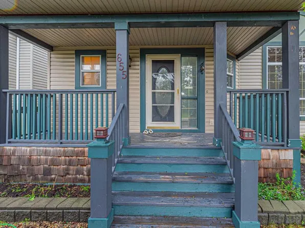 655 N Erin Woods Dr SE, Calgary, AB T2B 3L1