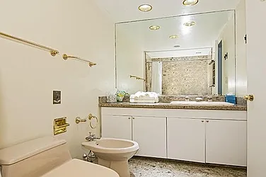 Rented by R New York