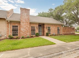 800 Dogwood Ln, Bryan, TX 77802