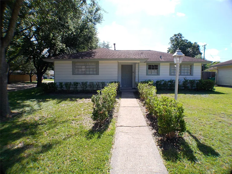 1301 Glenmore Dr — Photo 34