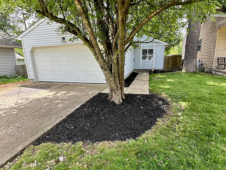 23815 Knickerbocker Rd — Photo 1