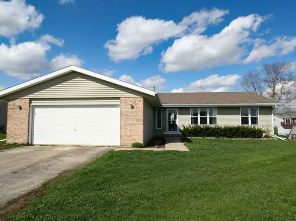 923 Quill Dr, Roscoe, IL 61073