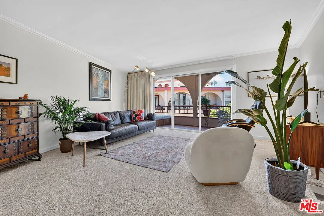 1 bed, 1.0 bath, 699 sqft, $3,950 — Photo 3