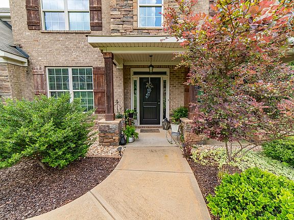 3rd image of 82 Pin Oak Way