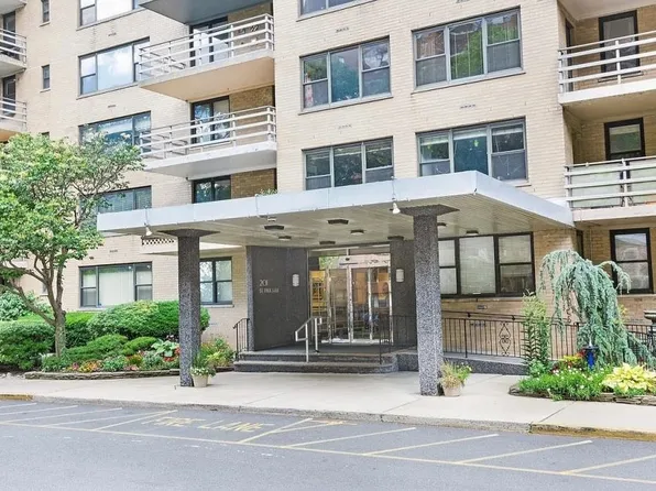 201 Saint Pauls Avenue 903 image 1 of 1
