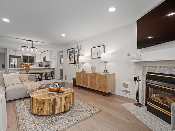 5th image of 401 Silver King Dr #2