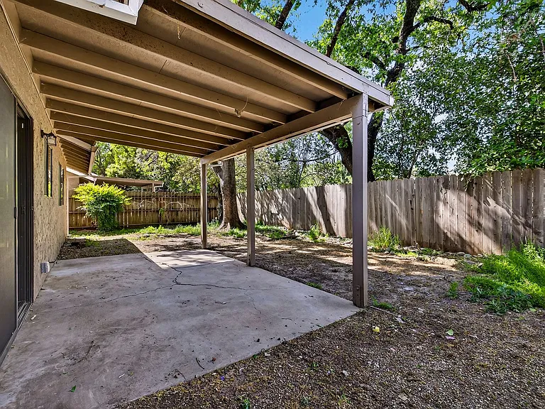 2925 Burnap Ave — Photo 24