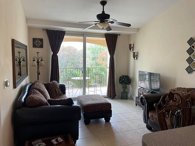 1st image of 923 Villa Cir #923