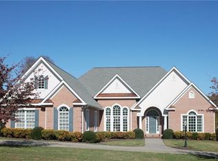 5 Round Robin Ln, Mills River, NC 28759