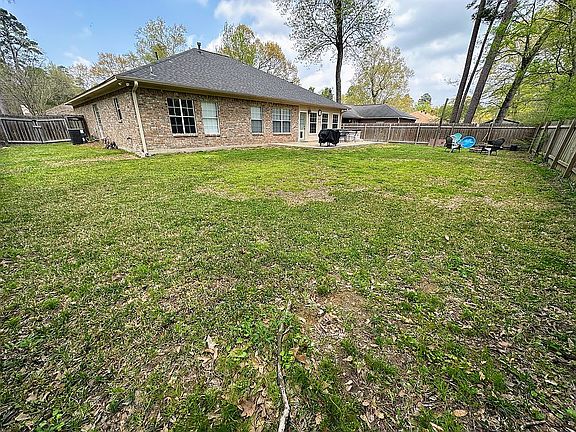 2nd image of 2401 Hanks St