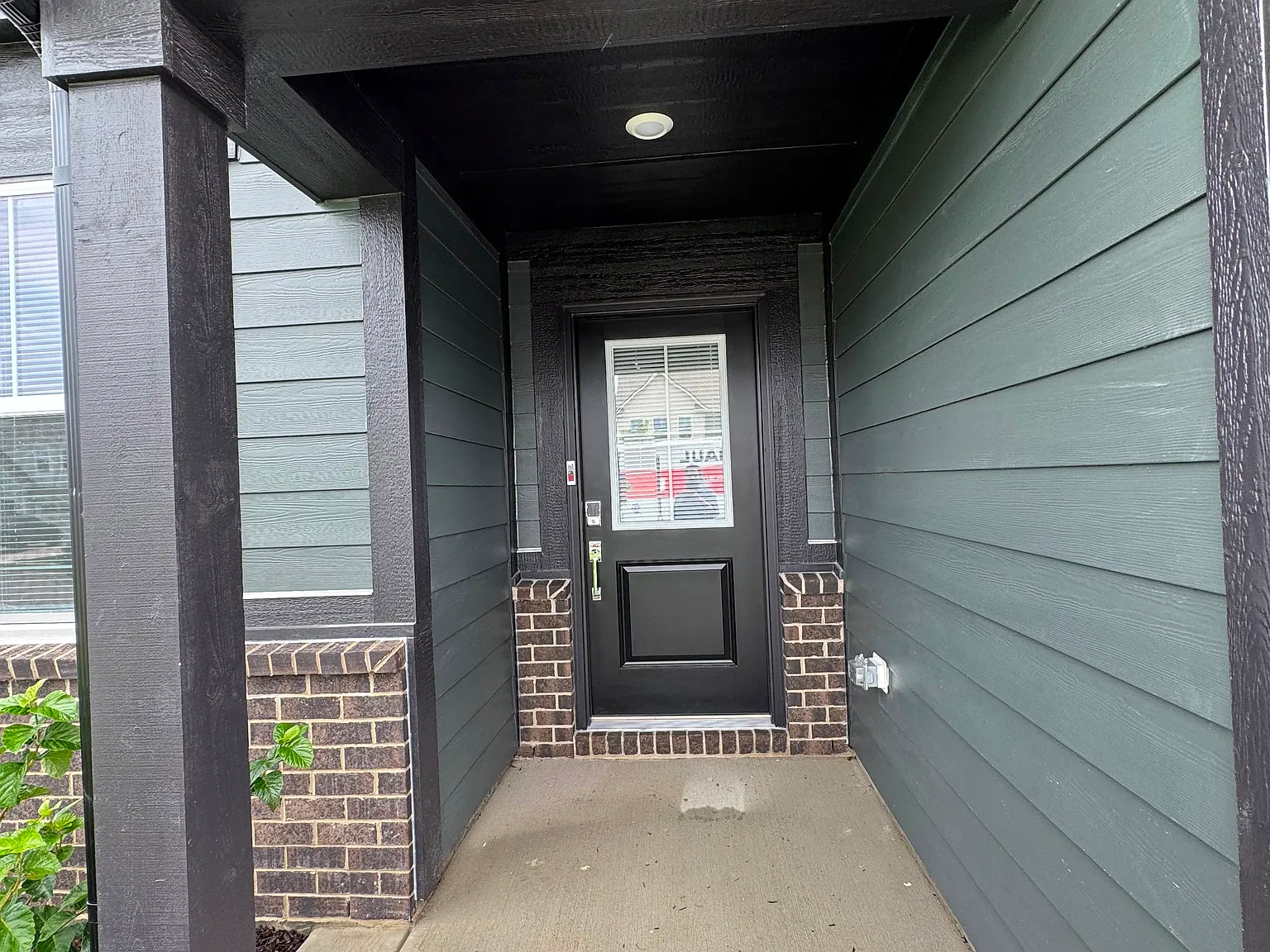 5 bed, 2422 sqft, $2,700 — Photo 3