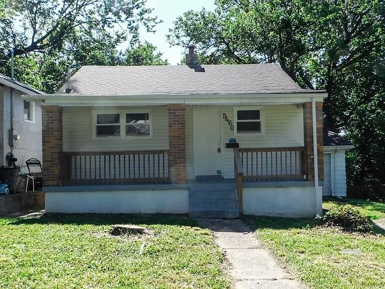 5460 Hamilton Ave — Photo 1