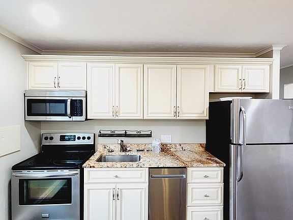4th image of 3 Endicott St APT 4