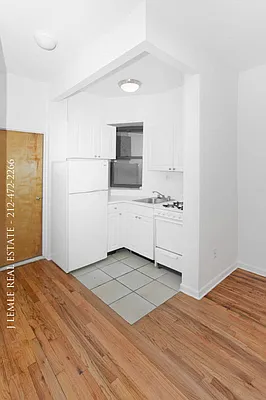 Rented by J. Lemle Real Estate | media 16