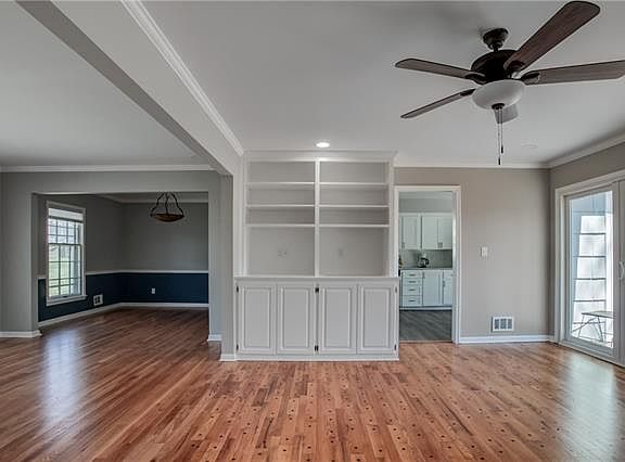 3rd image of 9543 Beverly Dr