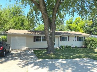 4124 W Crystal Lake Rd, McHenry, IL 60050