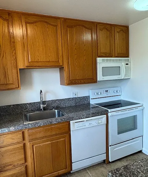 313 Camelback Rd #8 — Photo 3
