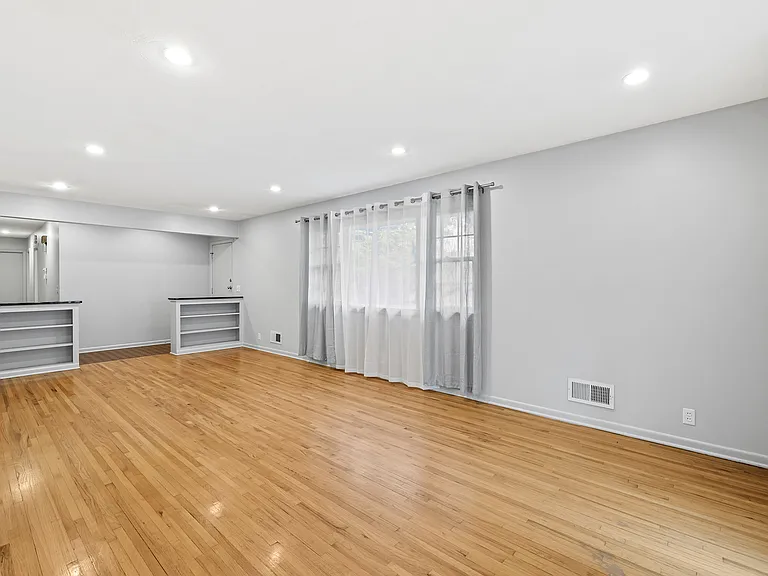3612 S 105th St — Photo 5