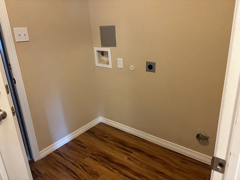 604 S Main St — Photo 7