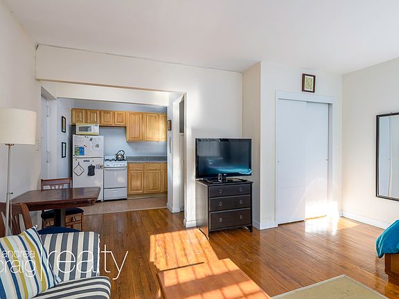 3rd image of 184 Amity St APT 1B