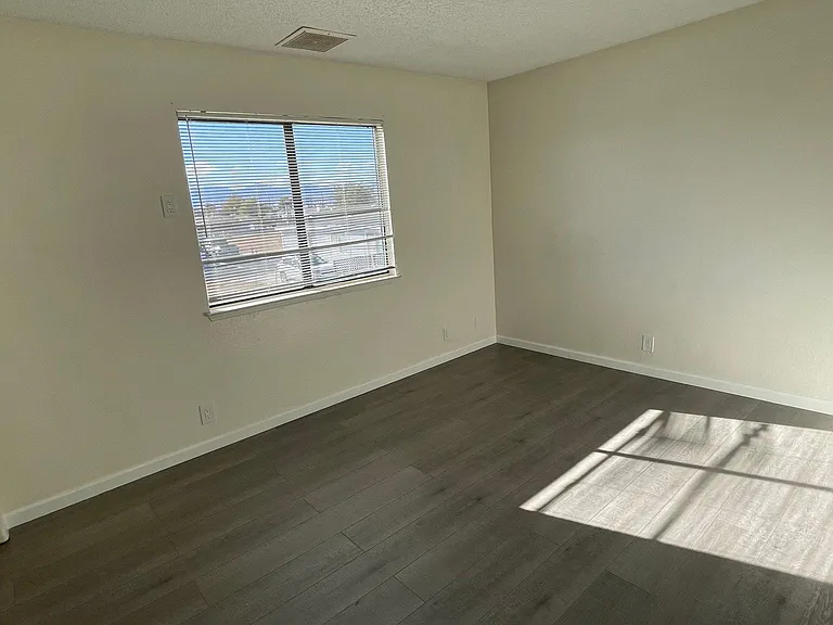 405 S Sunset St #C — Photo 7